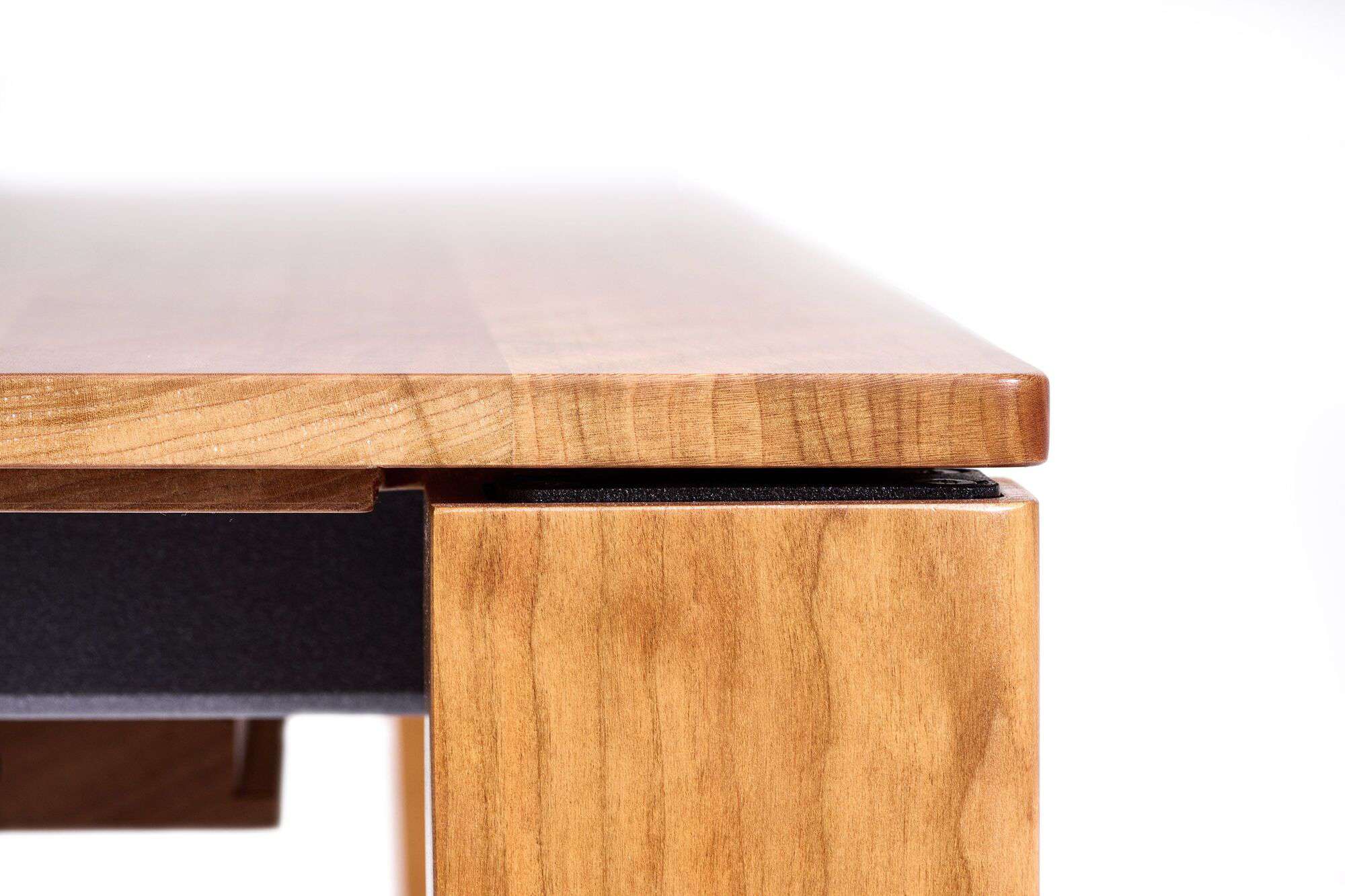 Detailfoto: Tischbein und Tischplatte - Esstisch Gendt quer Detailfoto: Tischbein und Tischplatte - Esstisch Gendt quer