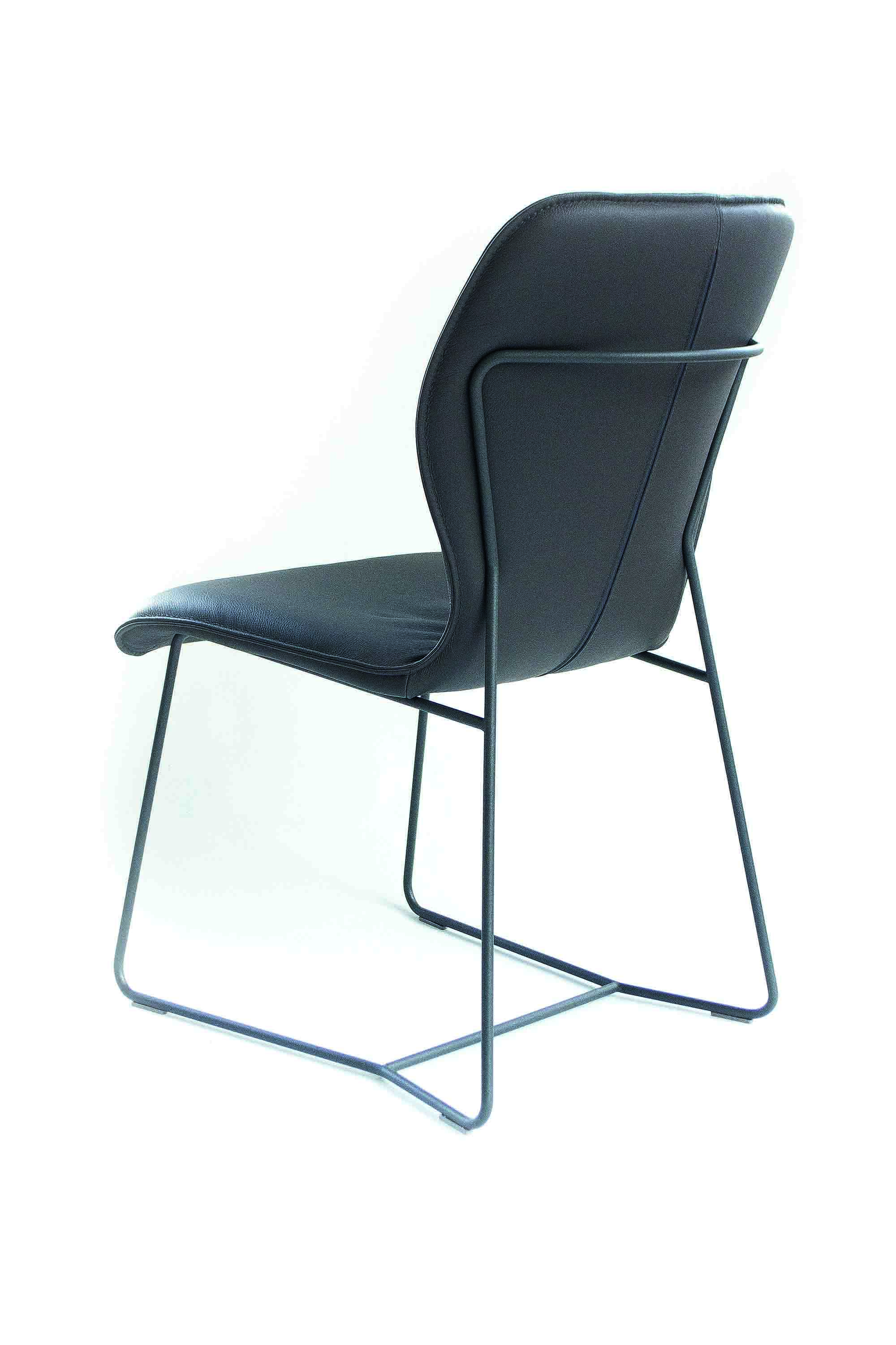 Esstisch Stuhl mit schwarzem Untergestell in Leder - Esstischstuhl Melle